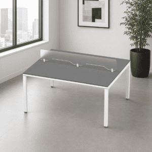 Mesa de ping pong moderna en oficina con vista a la ciudad, ideal para espacios de trabajo y recreac.