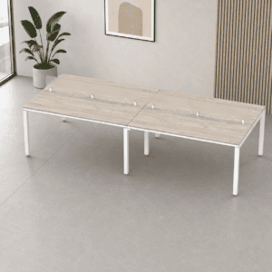 Mesa de oficina moderna con divisores de privacidad y estructura blanca.