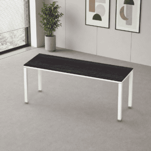 Mesa de oficina moderna con superficie de madera oscura y estructura blanca para espacios de trabajo.