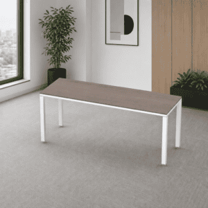 Mesa de oficina moderna y minimalista en espacio de trabajo elegante.