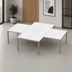 Mesas de oficina modulares blancas en espacio de trabajo contemporáneo.