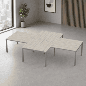 Mesa de oficina modular de madera clara, moderna y funcional para espacios de trabajo.