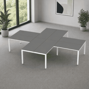 Mesa de oficina modular moderna en espacio de trabajo minimalista.