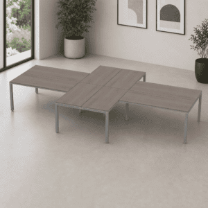 Mesa de oficina moderna y funcional en espacio minimalista.