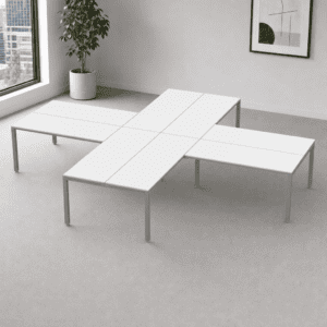 Mesa de oficina moderna y minimalista en espacio luminoso y elegante.